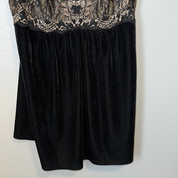 Soma black velvet and lace top size Large - Picture 17 of 17